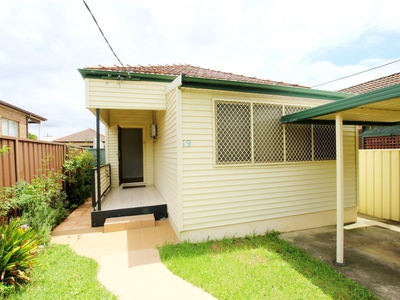 19 Thorncraft Parade, Campsie NSW 2194