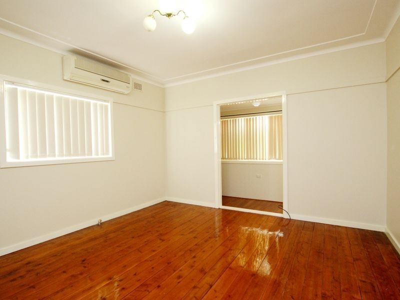 19 Thorncraft Parade, Campsie NSW 2194
