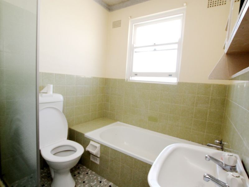 1/1 Eighth Ave, Campsie NSW 2194