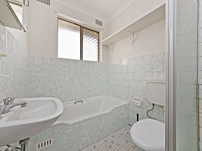 11/2 Fifth Ave, Campsie NSW 2194