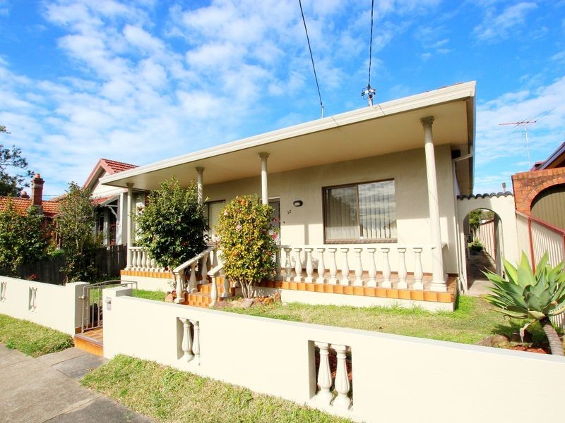 32 Waratah Street, Canterbury NSW 2193