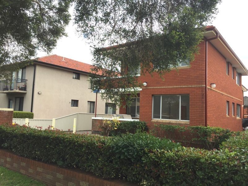 2/37 Fletcher Street, Campsie NSW 2194