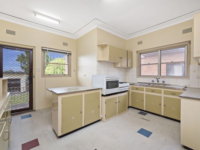 6 Rees Ave, Belmore NSW 2192