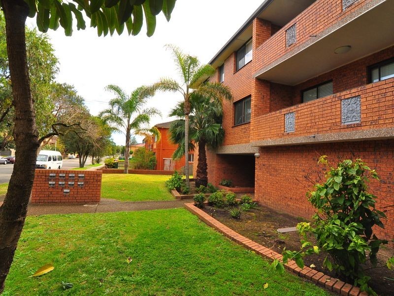 4/16 Gould Street, Campsie NSW 2194