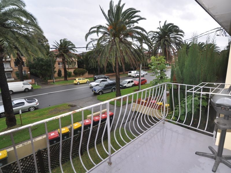 6/3 Fifth Avenue, Campsie NSW 2194