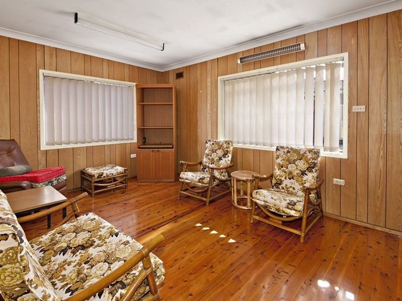 14 Bungalow Road, Roselands NSW 2196