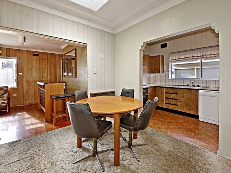 14 Bungalow Road, Roselands NSW 2196