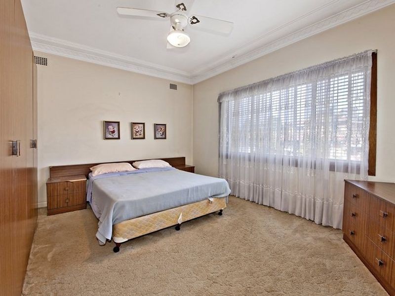 14 Bungalow Road, Roselands NSW 2196