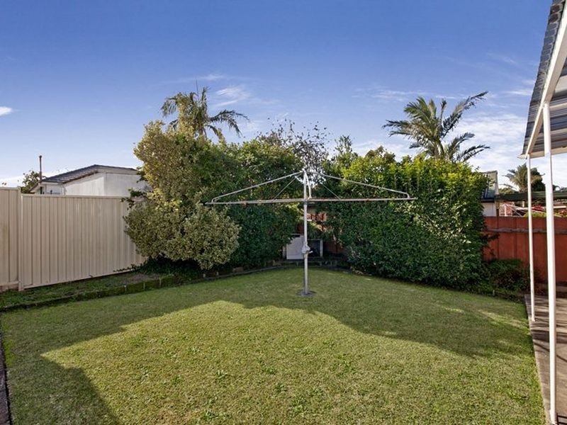 14 Bungalow Road, Roselands NSW 2196