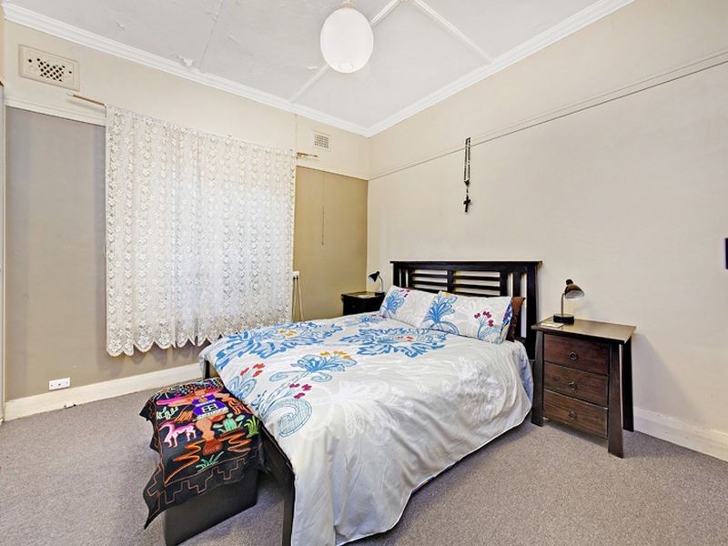 27 Seymour Parade, Belfield NSW 2191