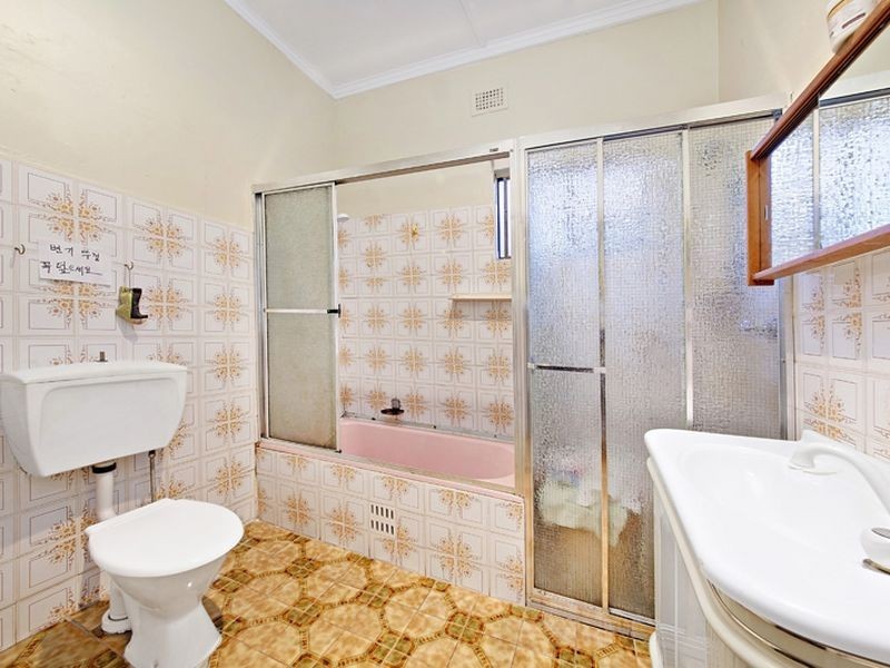 27 Seymour Parade, Belfield NSW 2191