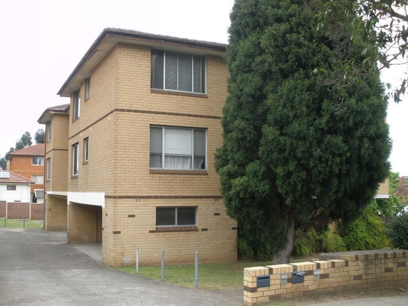 2/70 Fairmount Street, Lakemba NSW 2195