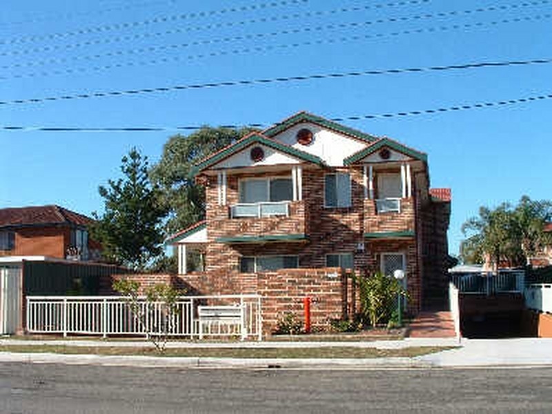 3/2 Dryden Street, Campsie NSW 2194