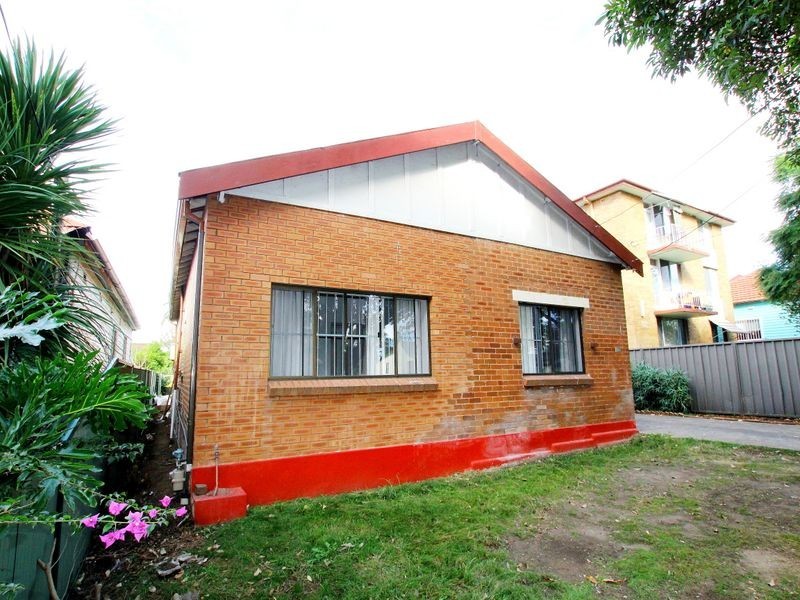 136 Ninth Avenue, Campsie NSW 2194