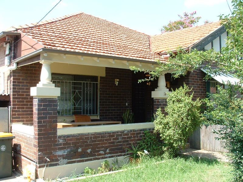 14 Canarys Road, Roselands NSW 2196