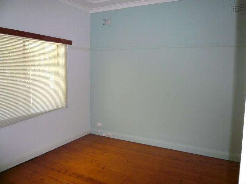 14 Canarys Road, Roselands NSW 2196