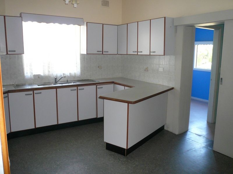 14 Canarys Road, Roselands NSW 2196