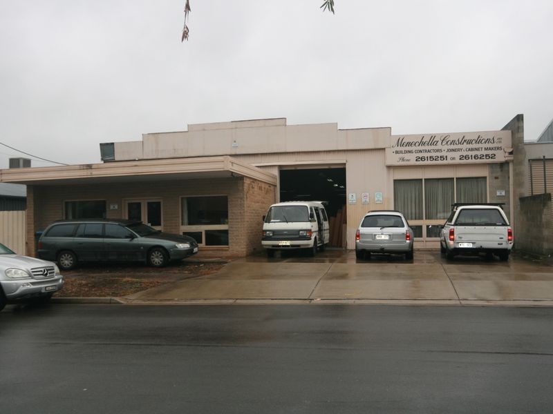 18 Gaelic Avenue and 17 Dundee Avenue, Holden Hill SA 5088