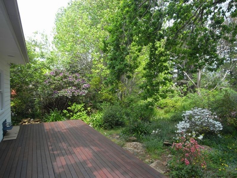 63 Valley Road, Wentworth Falls NSW 2782