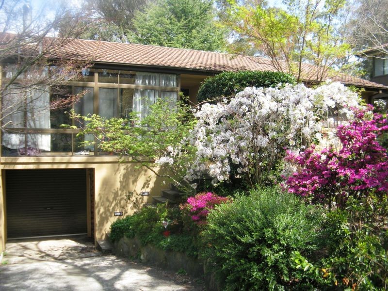 24 Farnells Rd, Katoomba NSW 2780