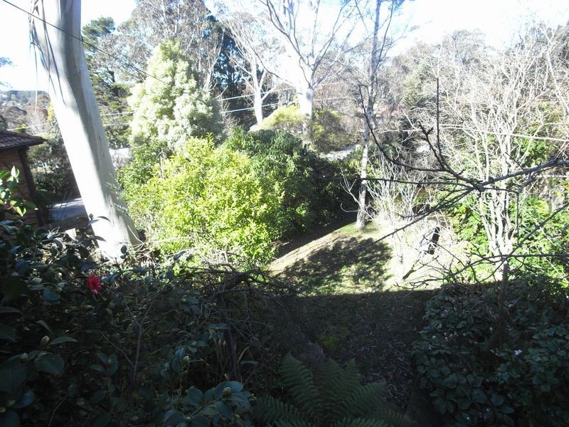 25 Farnells Rd, Katoomba NSW 2780