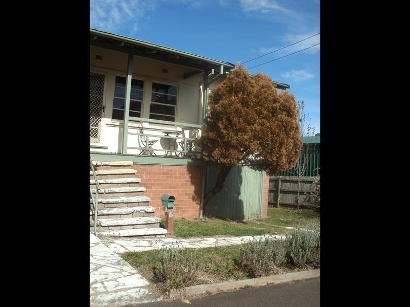 2/5 Oatley Ave, Katoomba NSW 2780