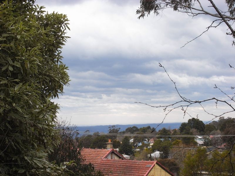 11 Miles Ave, Katoomba NSW 2780