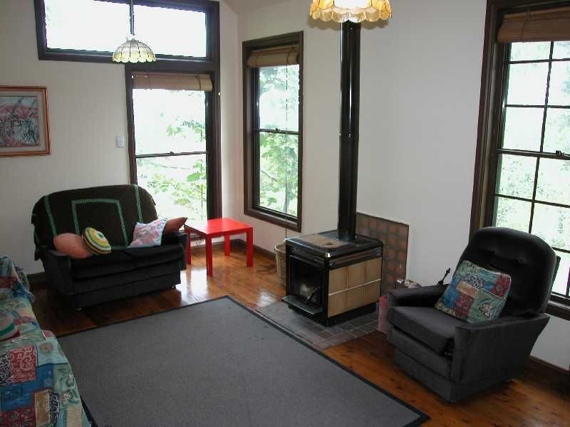 11 Miles Ave, Katoomba NSW 2780