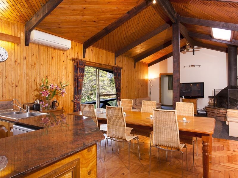 73 Seventh Ave, Katoomba NSW 2780