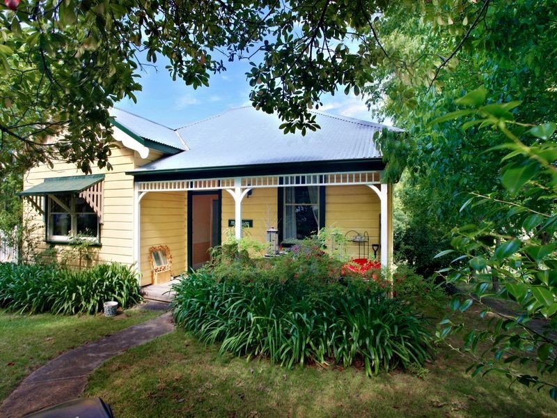 1 Bourne Street, Wentworth Falls NSW 2782