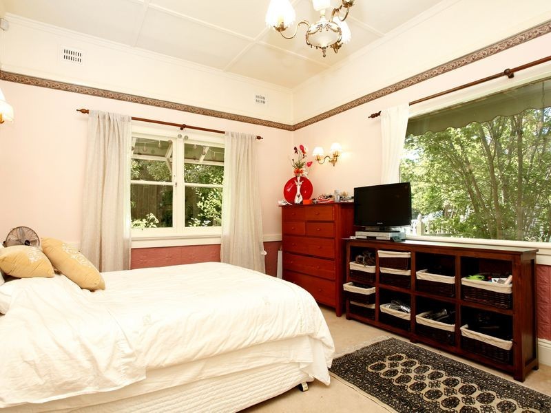 1 Bourne Street, Wentworth Falls NSW 2782