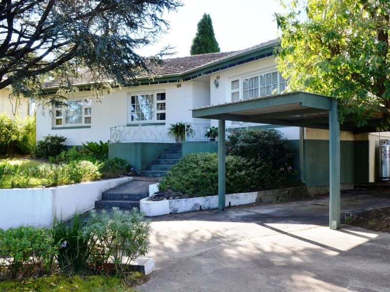 13 Chateau Tce, Leura NSW 2780