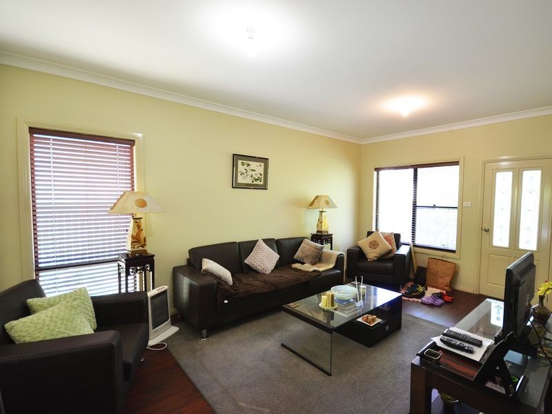 8 Quinns Avenue, Leura NSW 2780