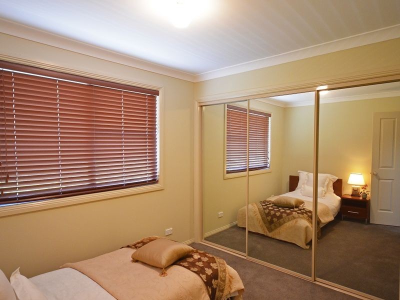 8 Quinns Avenue, Leura NSW 2780