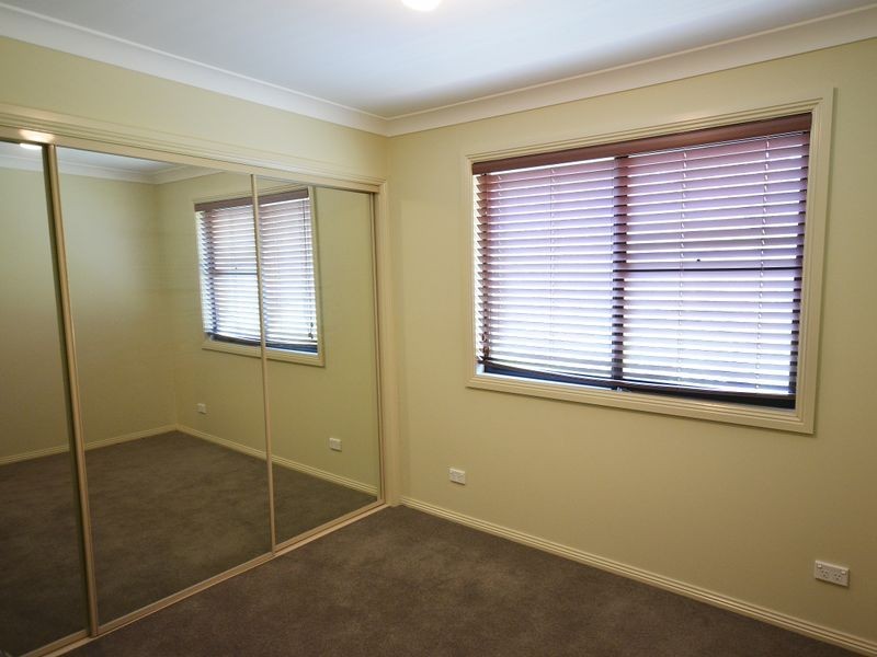 8 Quinns Avenue, Leura NSW 2780