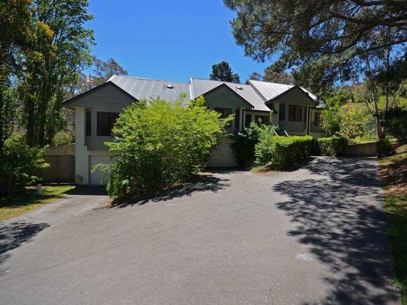 8 Quinns Avenue, Leura NSW 2780