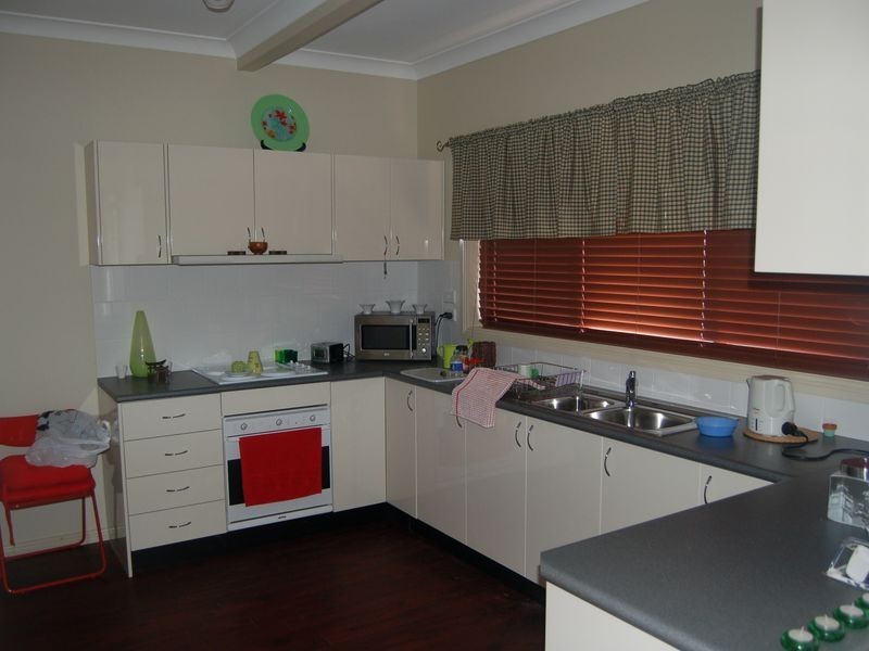 8 Quinns Avenue, Leura NSW 2780