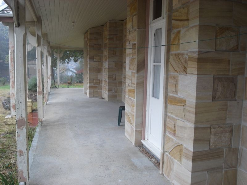 2 Fitzstubbs Ave, Wentworth Falls NSW 2782