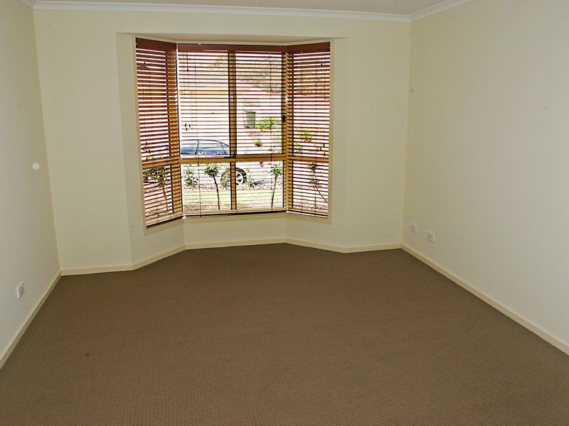 11 Merrivale Dr, Happy Valley SA 5159