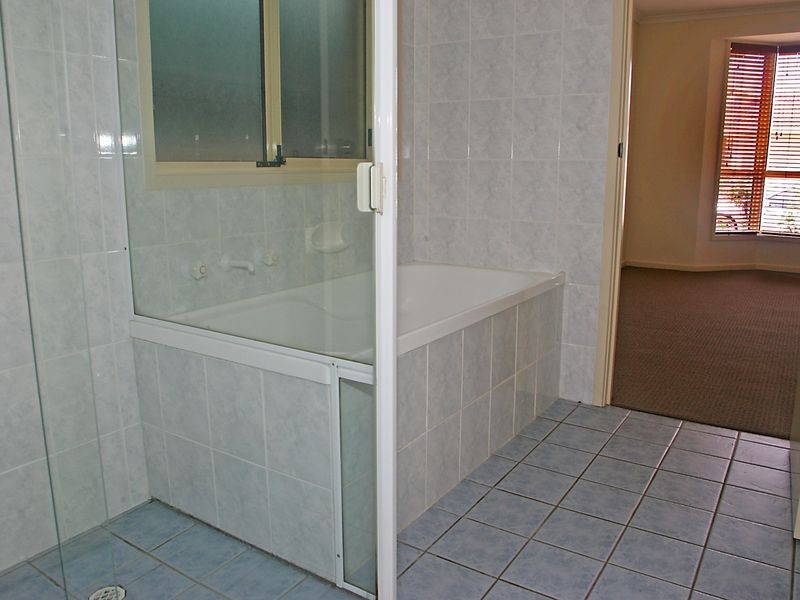 11 Merrivale Dr, Happy Valley SA 5159