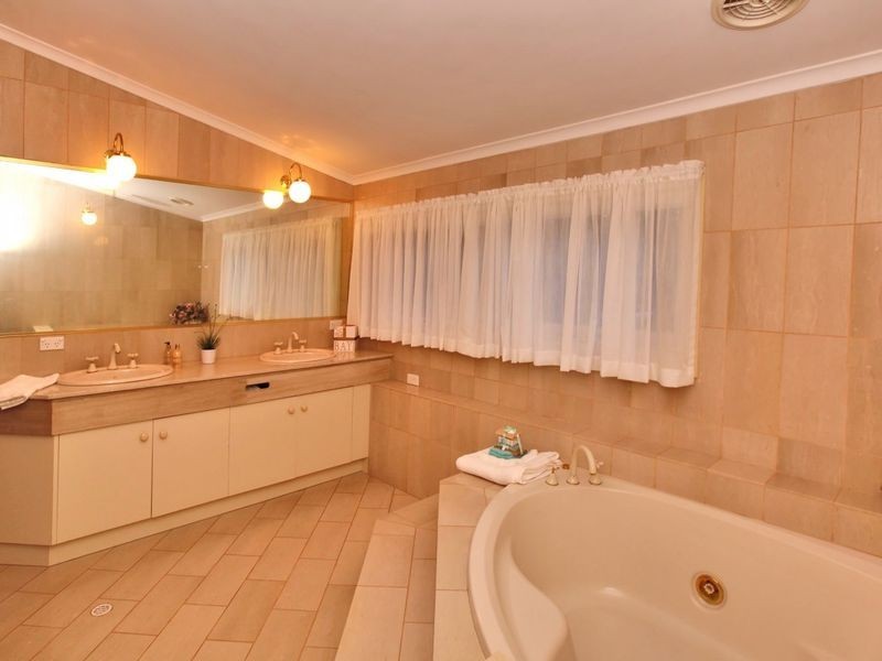 7 Witton St, Flagstaff Hill SA 5159