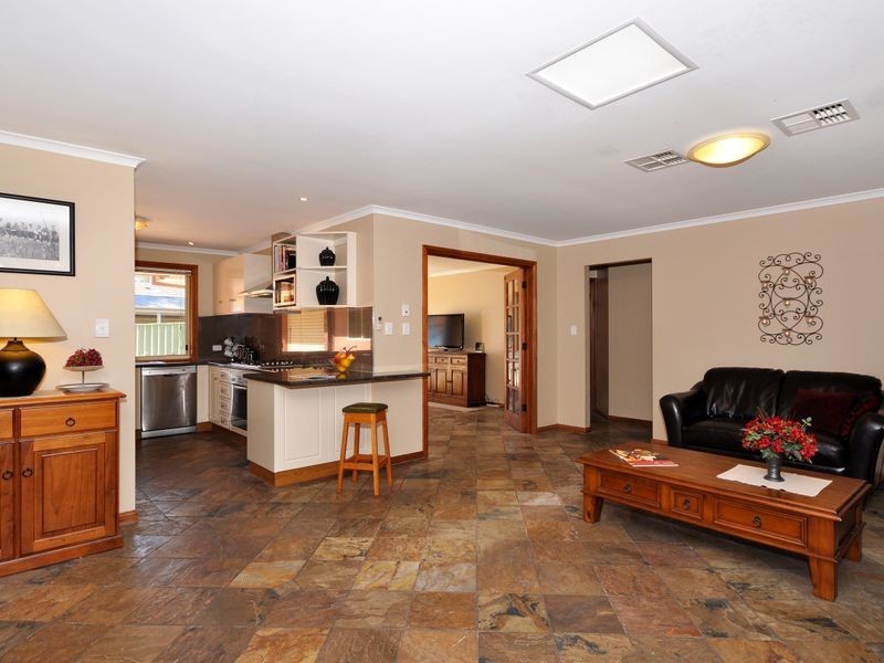 63 The Oaks Pde, Aberfoyle Park SA 5159