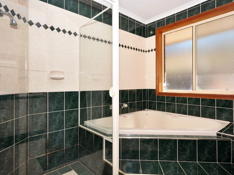 63 The Oaks Pde, Aberfoyle Park SA 5159