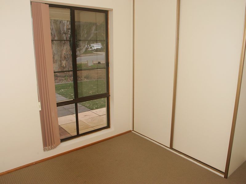 2 Pine Dr, Aberfoyle Park SA 5159