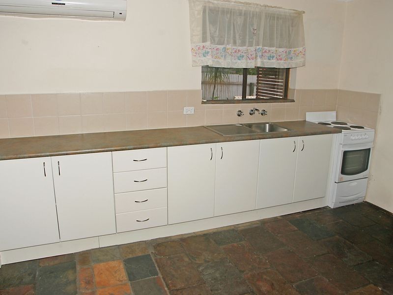 2 Pine Dr, Aberfoyle Park SA 5159