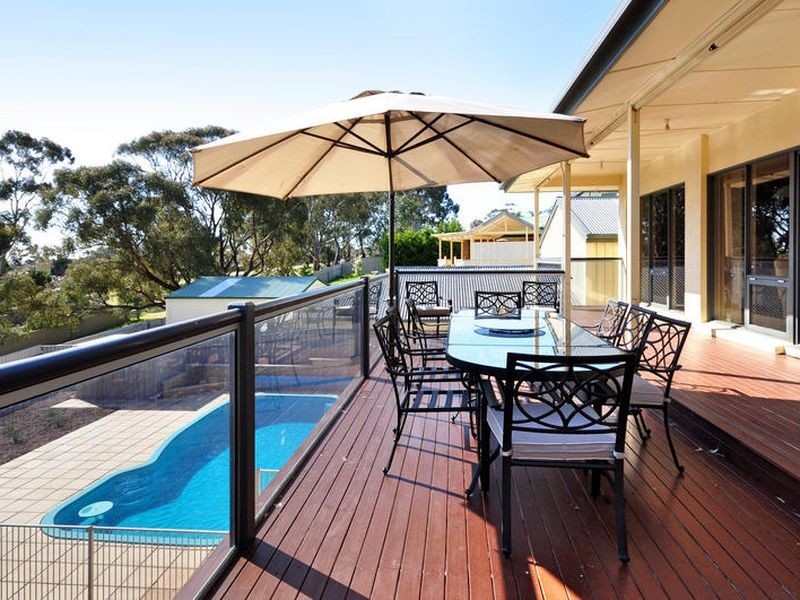 18 Shetland St, Woodcroft SA 5162