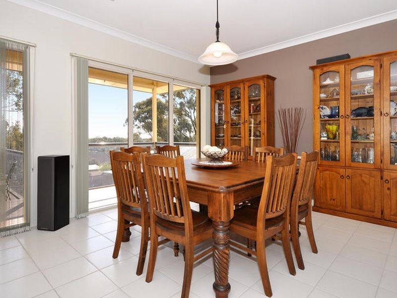 18 Shetland St, Woodcroft SA 5162