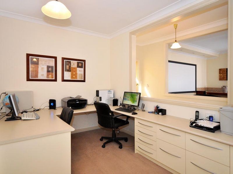 18 Shetland St, Woodcroft SA 5162