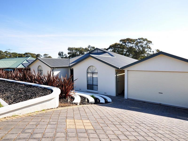 18 Shetland St, Woodcroft SA 5162