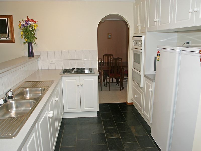 18 Gem St, Aberfoyle Park SA 5159